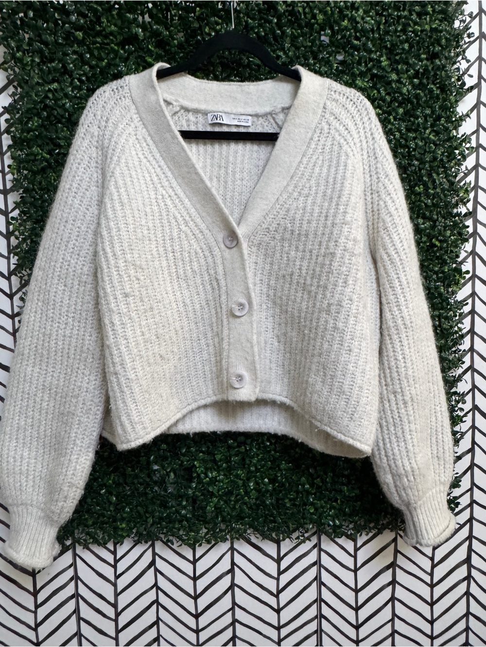 Zara Cream Ribbed Croppedfuzzy  Button-Front Cardigan - Picture 2 of 3